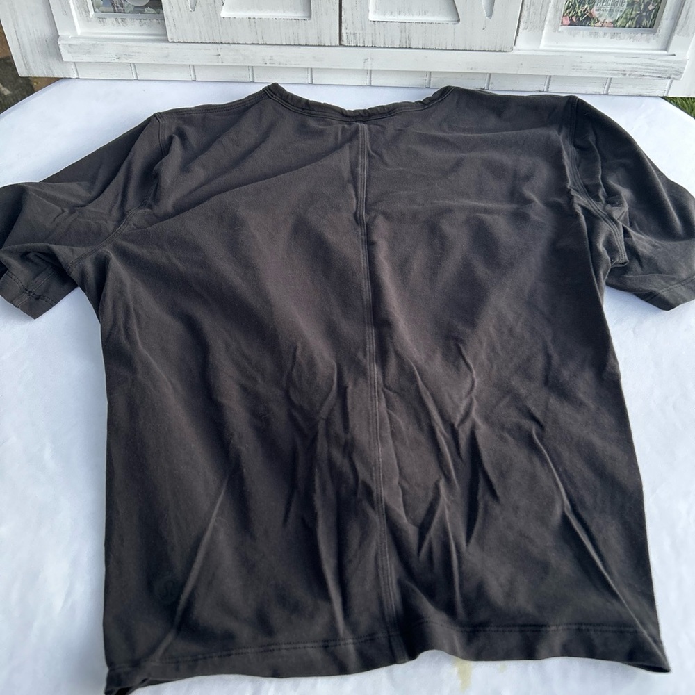 Lululemon women’s shirt